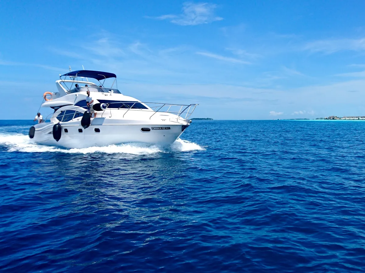 Motorboat under way, part of a fleet managed with NavigateClub
