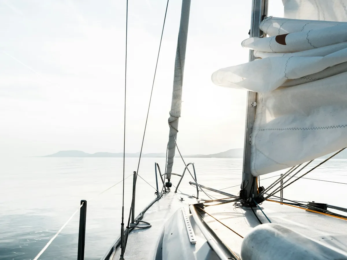 Sailboat under way, part of a fleet managed with NavigateClub